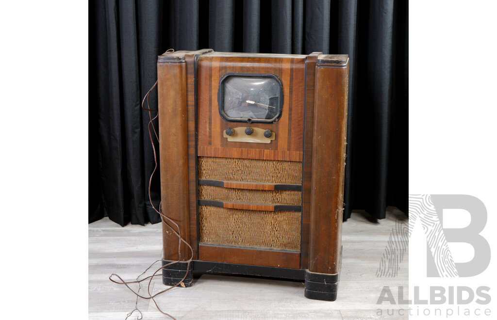 Art Deco Timber Cased Valve Radiogram