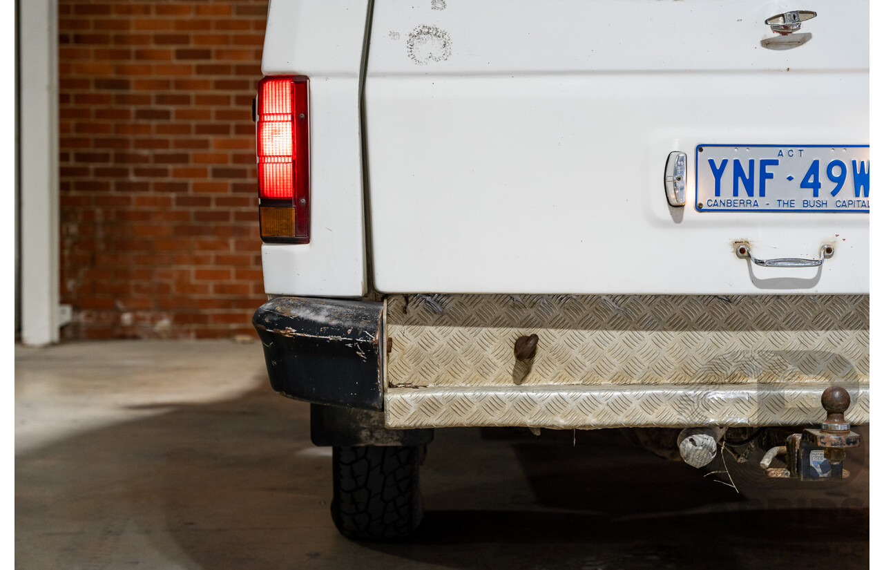 6/1991 Ford F350 Custom (4x4) 2d Ex-Ambulance White V8 5.8L