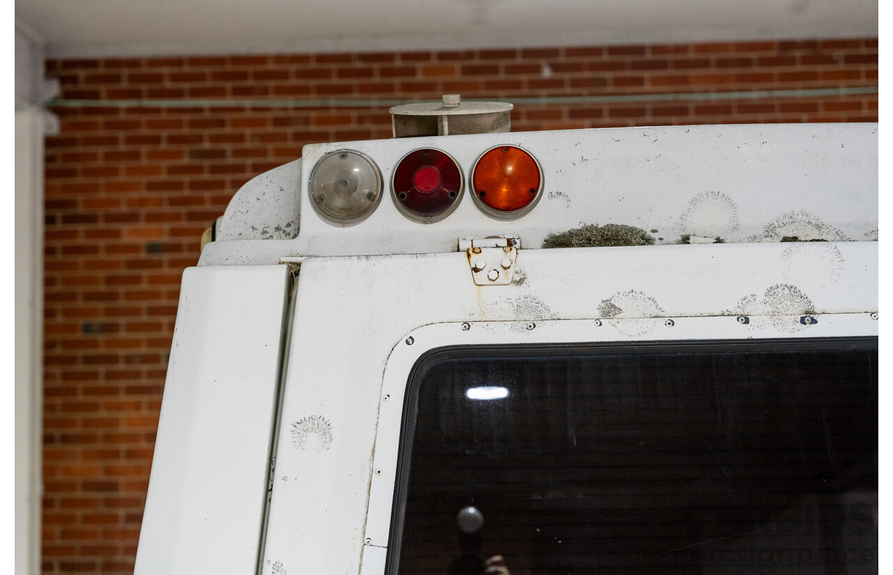 6/1991 Ford F350 Custom (4x4) 2d Ex-Ambulance White V8 5.8L