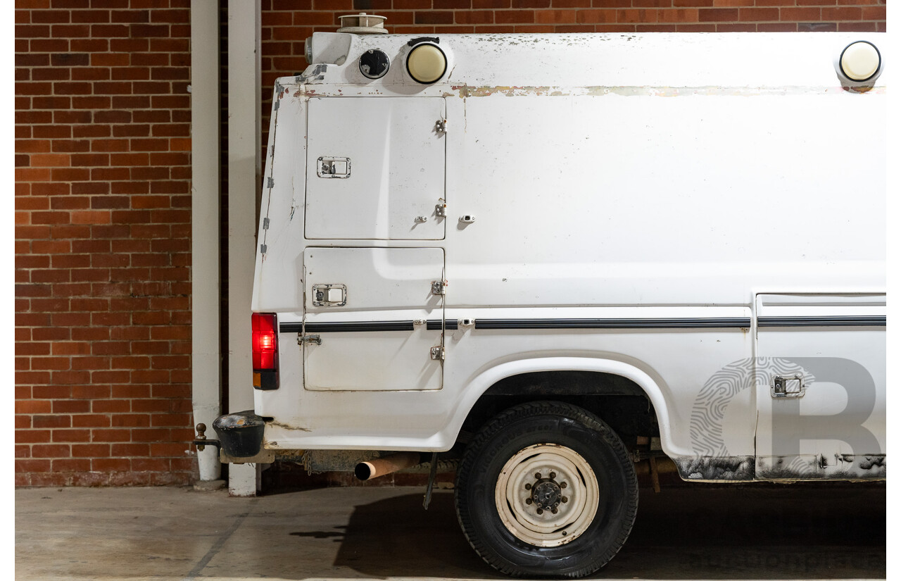 6/1991 Ford F350 Custom (4x4) 2d Ex-Ambulance White V8 5.8L