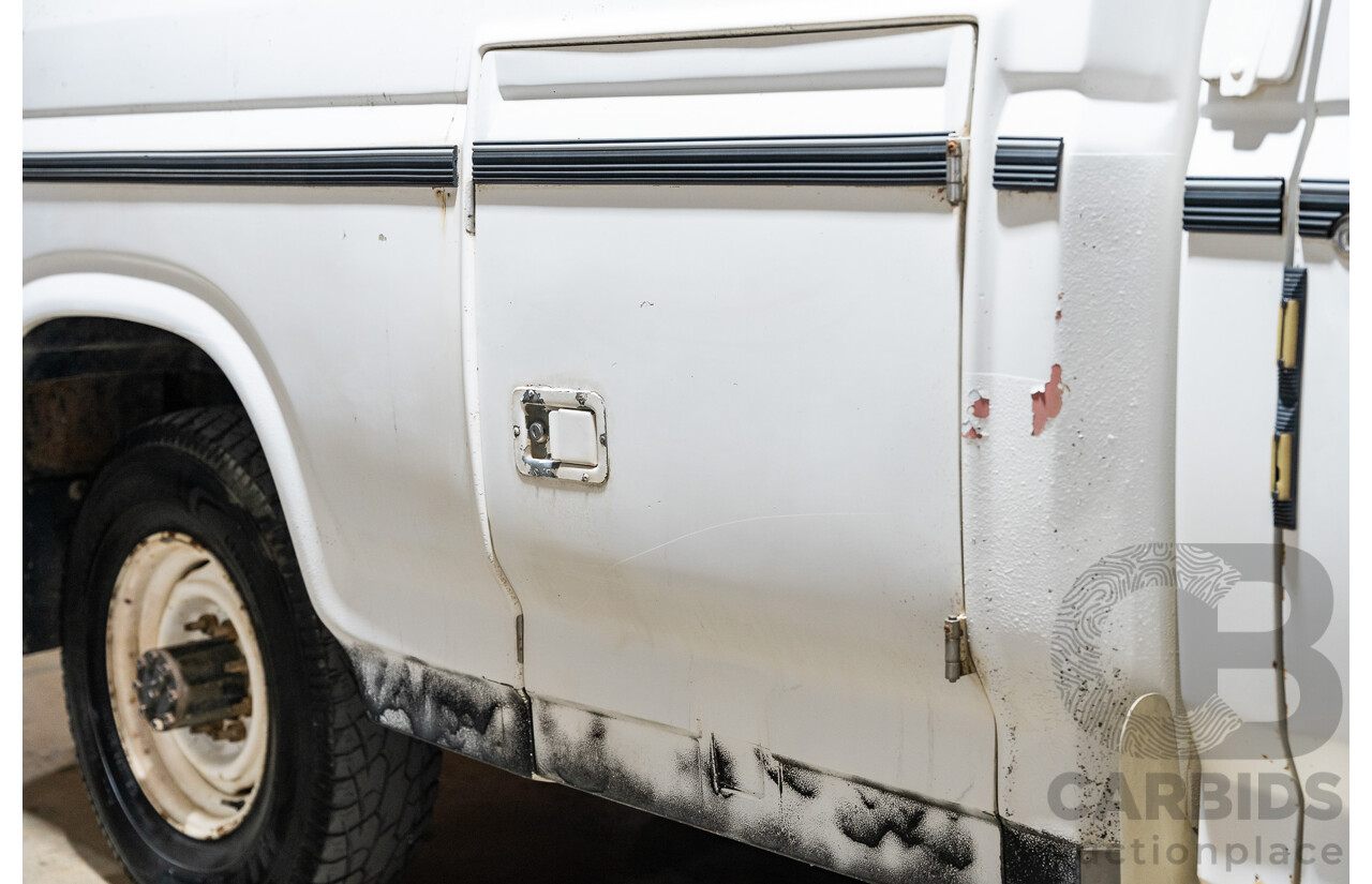 6/1991 Ford F350 Custom (4x4) 2d Ex-Ambulance White V8 5.8L