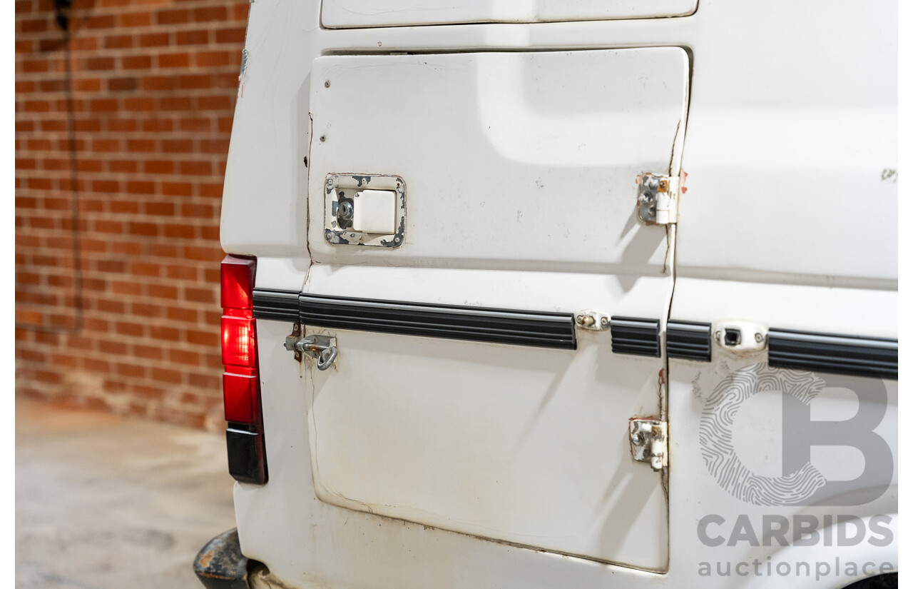 6/1991 Ford F350 Custom (4x4) 2d Ex-Ambulance White V8 5.8L