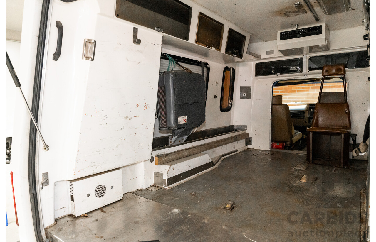 6/1991 Ford F350 Custom (4x4) 2d Ex-Ambulance White V8 5.8L