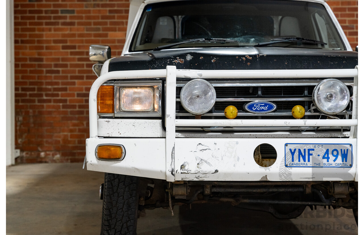 6/1991 Ford F350 Custom (4x4) 2d Ex-Ambulance White V8 5.8L