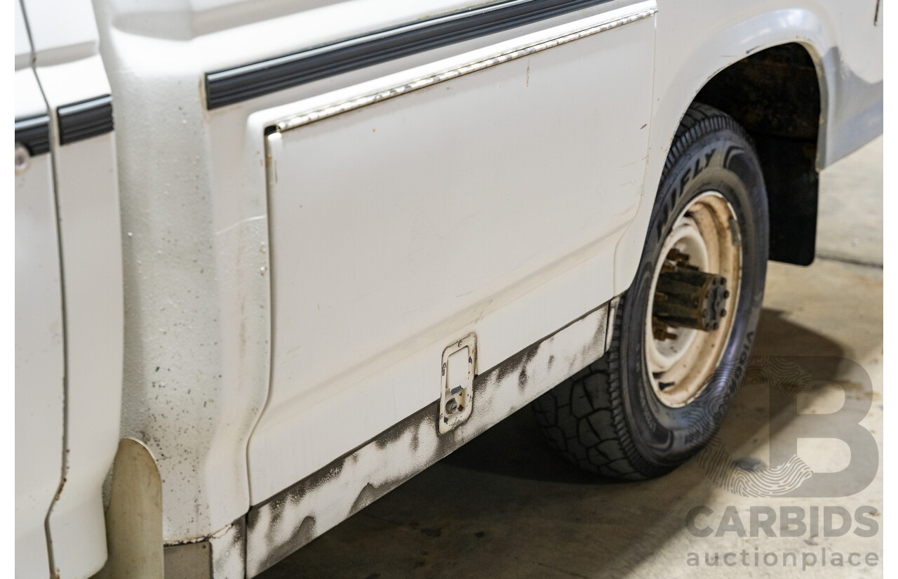 6/1991 Ford F350 Custom (4x4) 2d Ex-Ambulance White V8 5.8L