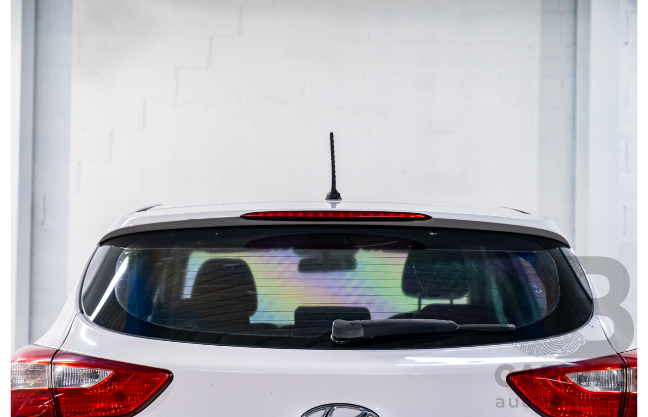 8/2015 Hyundai i30 Active GD MY14 5d Hatchback White 1.8L