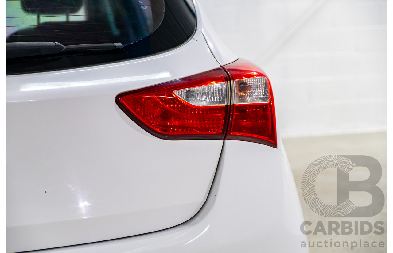 8/2015 Hyundai i30 Active GD MY14 5d Hatchback White 1.8L