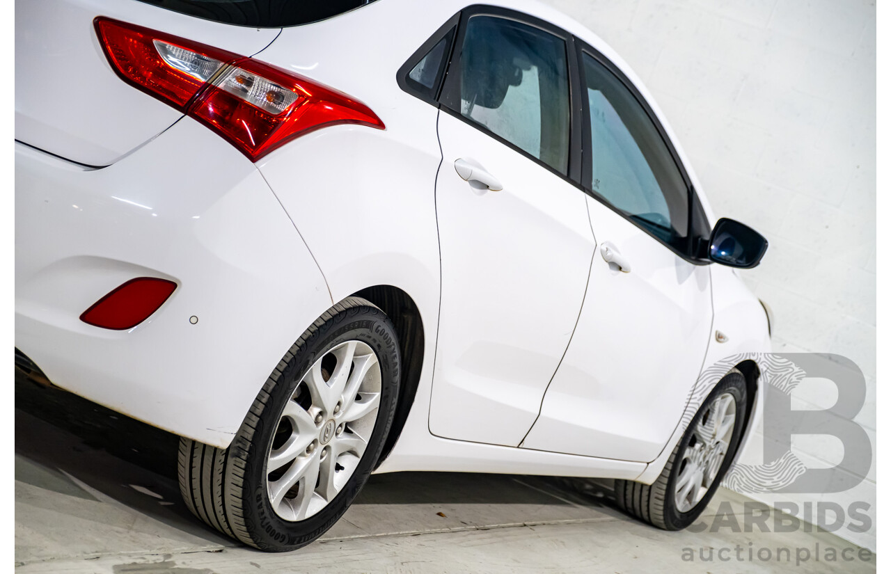 8/2015 Hyundai i30 Active GD MY14 5d Hatchback White 1.8L