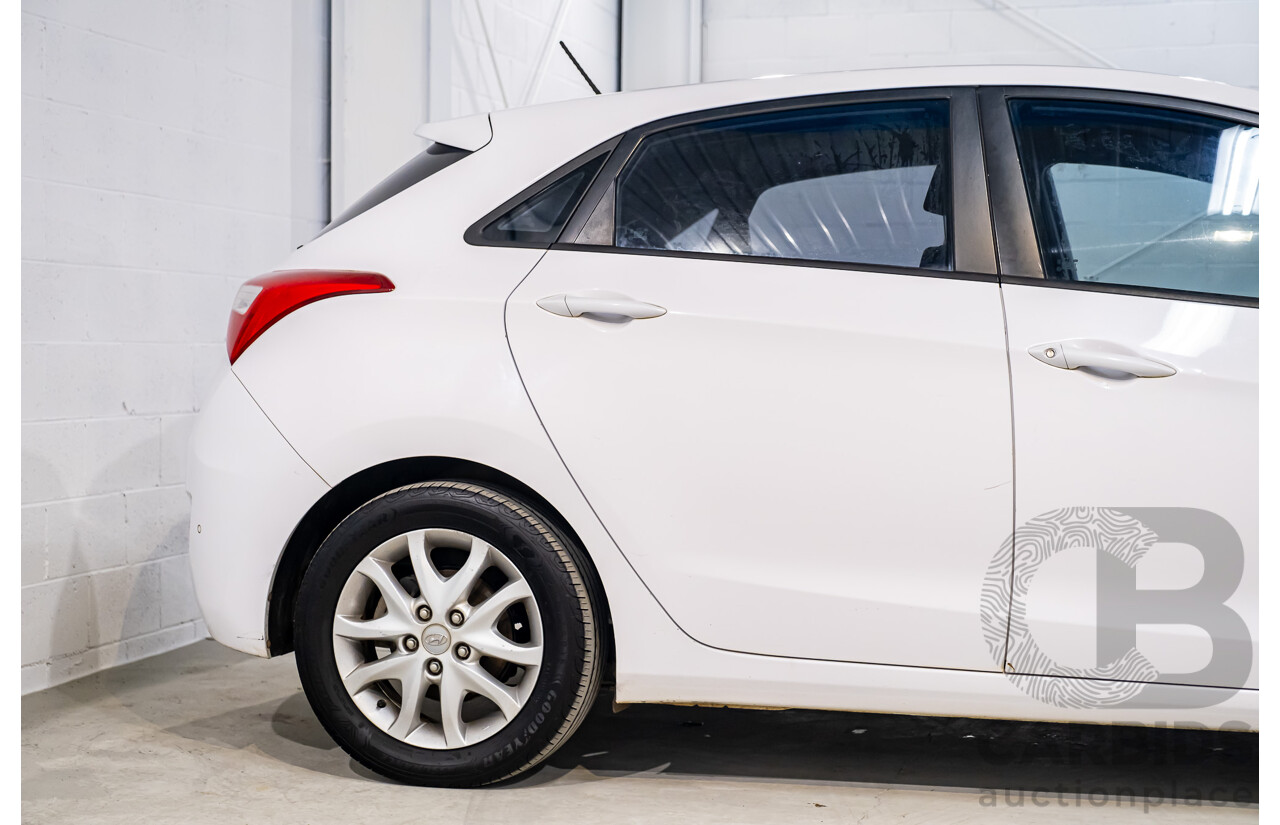 8/2015 Hyundai i30 Active GD MY14 5d Hatchback White 1.8L