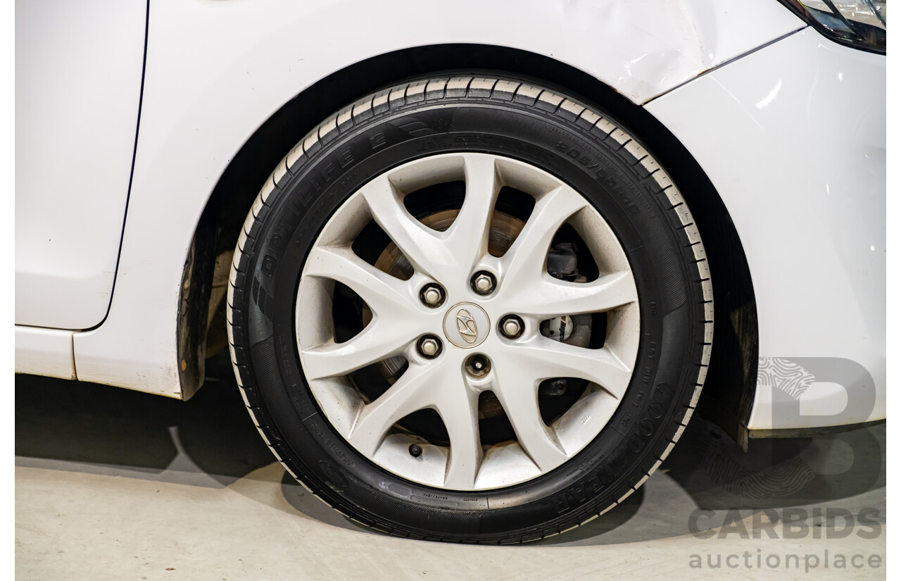 8/2015 Hyundai i30 Active GD MY14 5d Hatchback White 1.8L