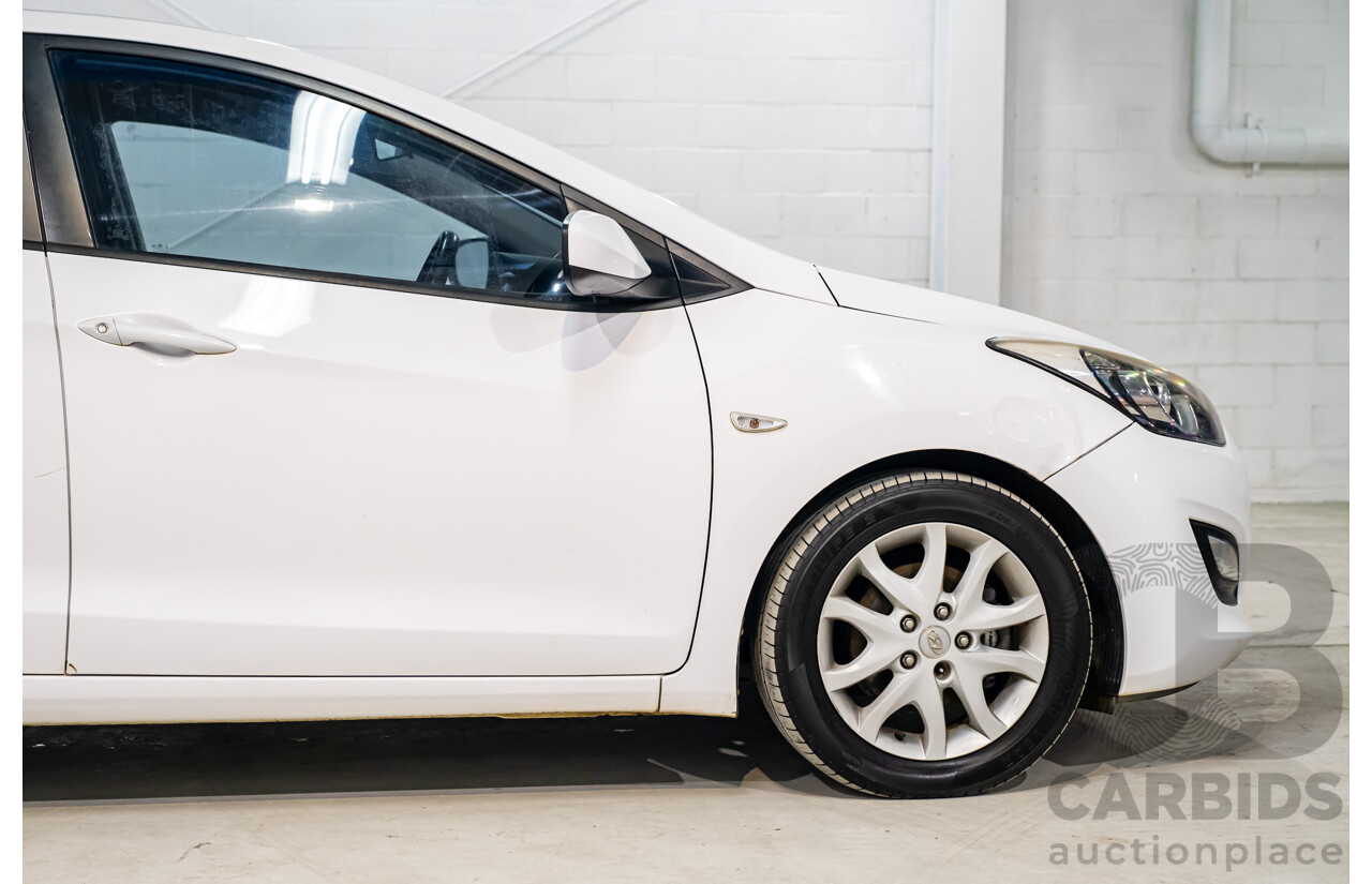 8/2015 Hyundai i30 Active GD MY14 5d Hatchback White 1.8L