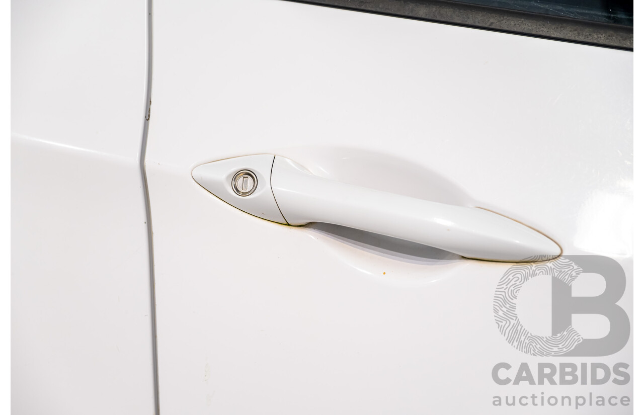 8/2015 Hyundai i30 Active GD MY14 5d Hatchback White 1.8L