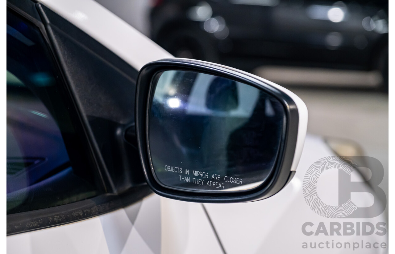 8/2015 Hyundai i30 Active GD MY14 5d Hatchback White 1.8L
