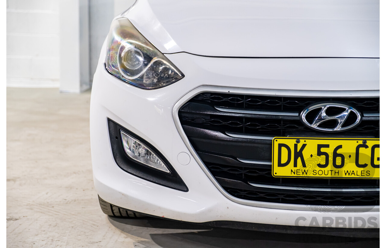 8/2015 Hyundai i30 Active GD MY14 5d Hatchback White 1.8L