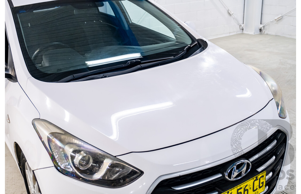 8/2015 Hyundai i30 Active GD MY14 5d Hatchback White 1.8L
