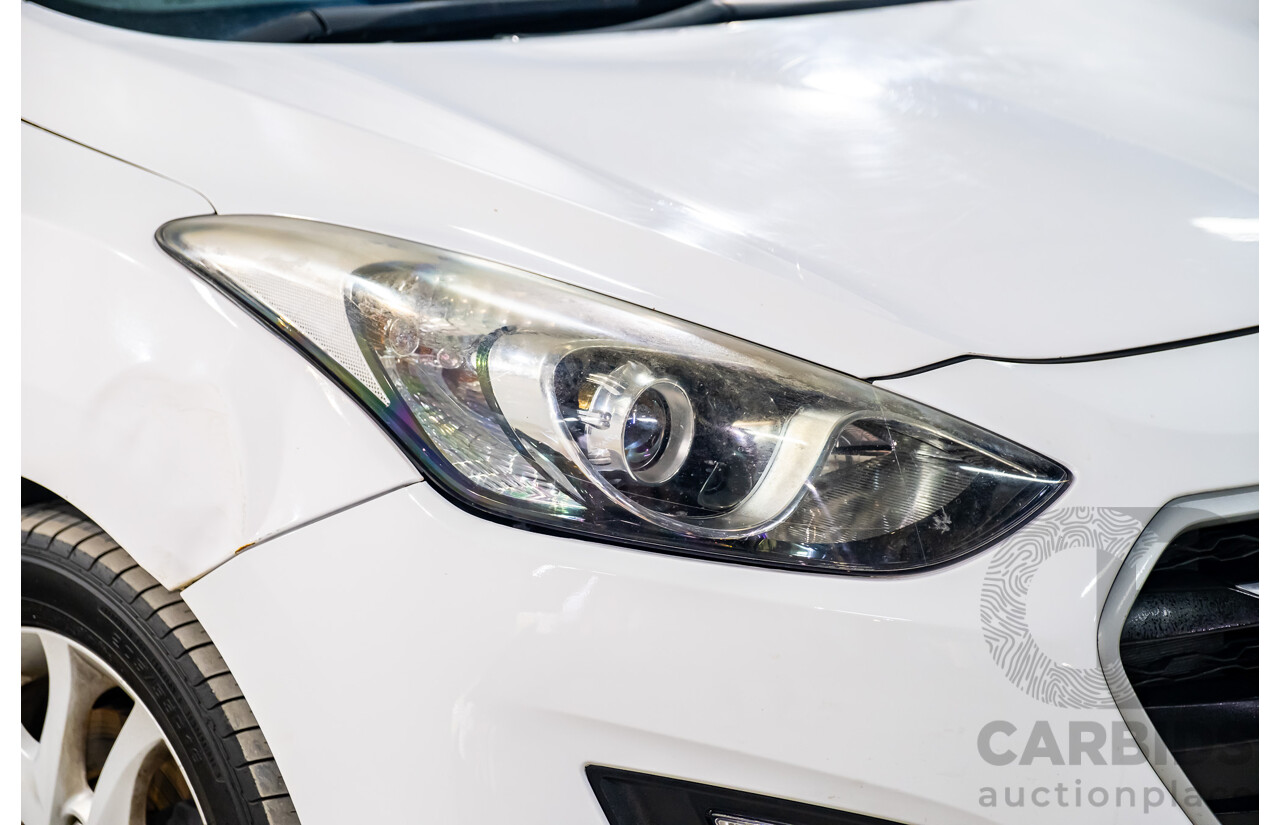 8/2015 Hyundai i30 Active GD MY14 5d Hatchback White 1.8L