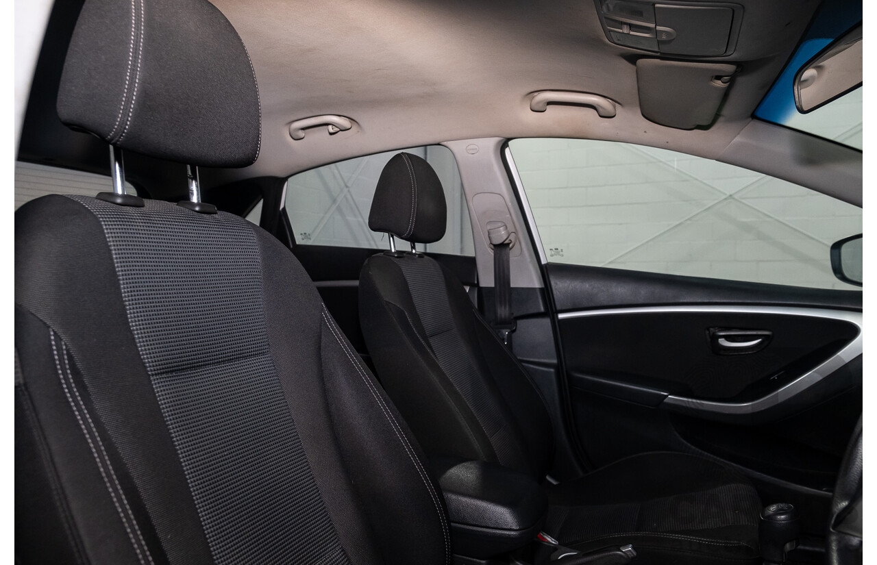 8/2015 Hyundai i30 Active GD MY14 5d Hatchback White 1.8L