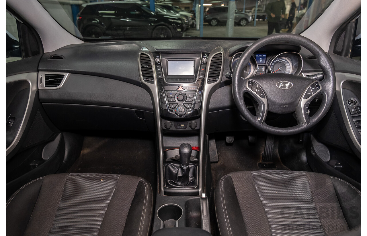 8/2015 Hyundai i30 Active GD MY14 5d Hatchback White 1.8L