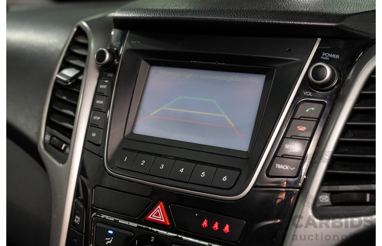 8/2015 Hyundai i30 Active GD MY14 5d Hatchback White 1.8L