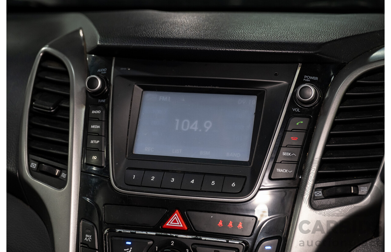 8/2015 Hyundai i30 Active GD MY14 5d Hatchback White 1.8L