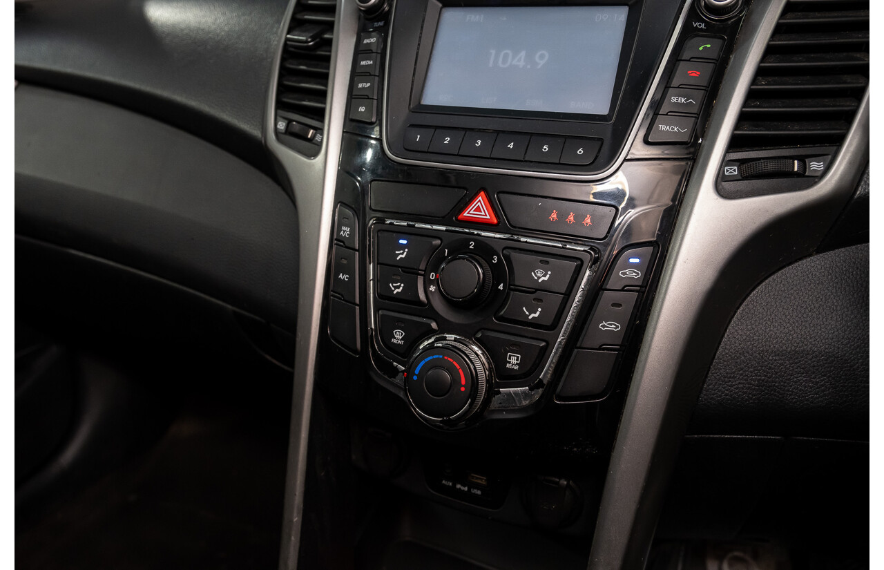 8/2015 Hyundai i30 Active GD MY14 5d Hatchback White 1.8L