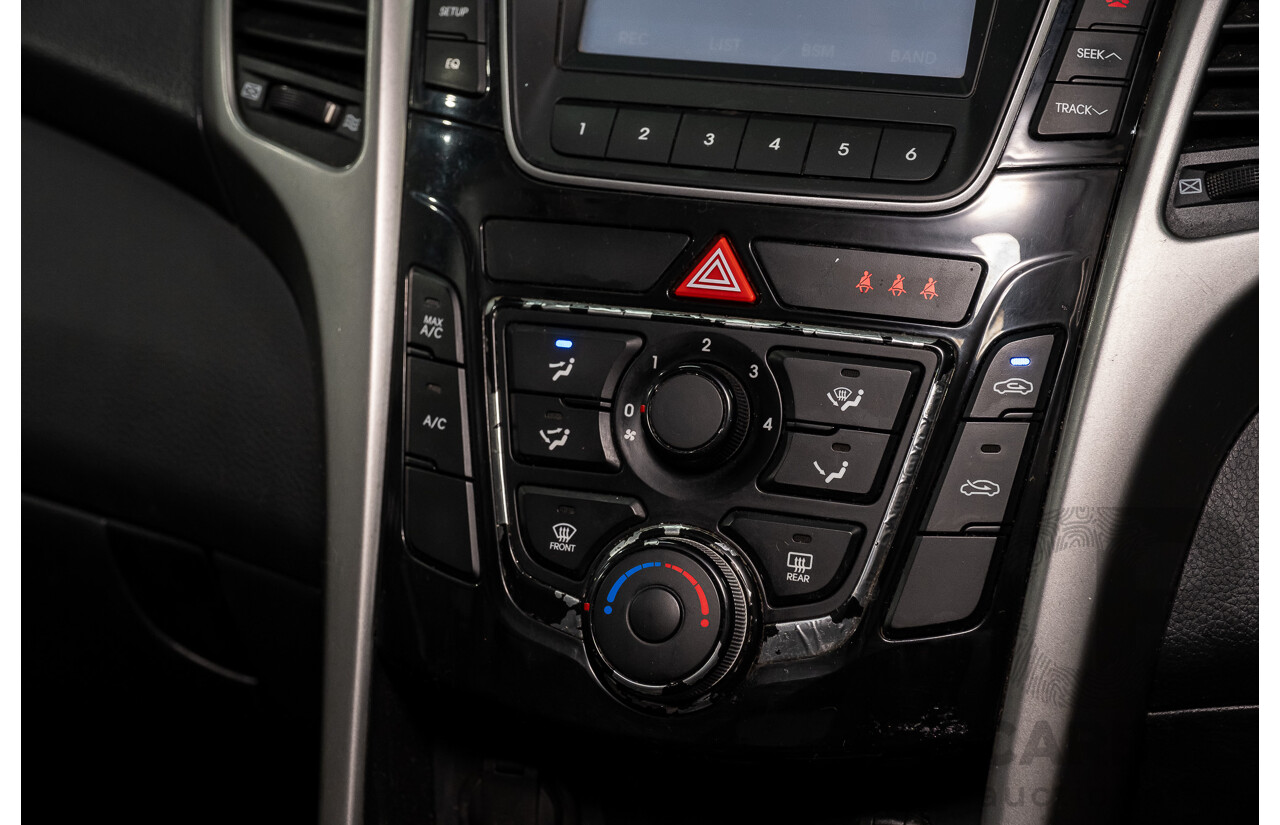 8/2015 Hyundai i30 Active GD MY14 5d Hatchback White 1.8L