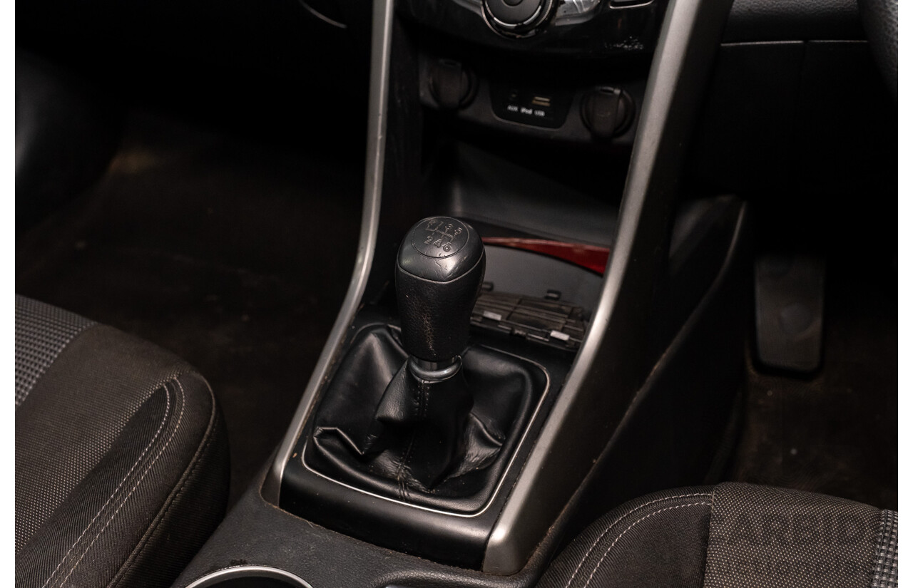 8/2015 Hyundai i30 Active GD MY14 5d Hatchback White 1.8L