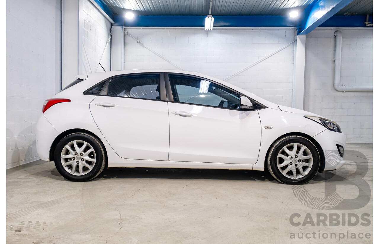 8/2015 Hyundai i30 Active GD MY14 5d Hatchback White 1.8L