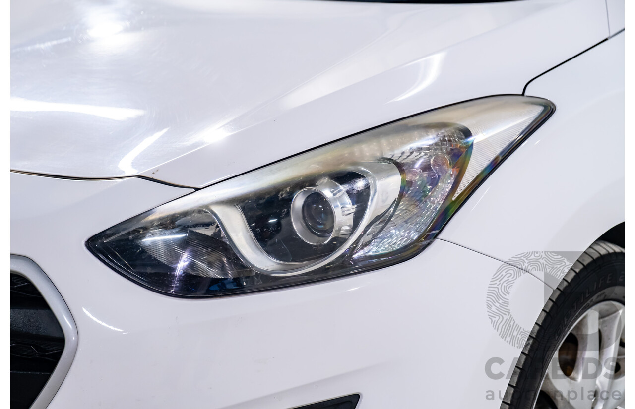 8/2015 Hyundai i30 Active GD MY14 5d Hatchback White 1.8L