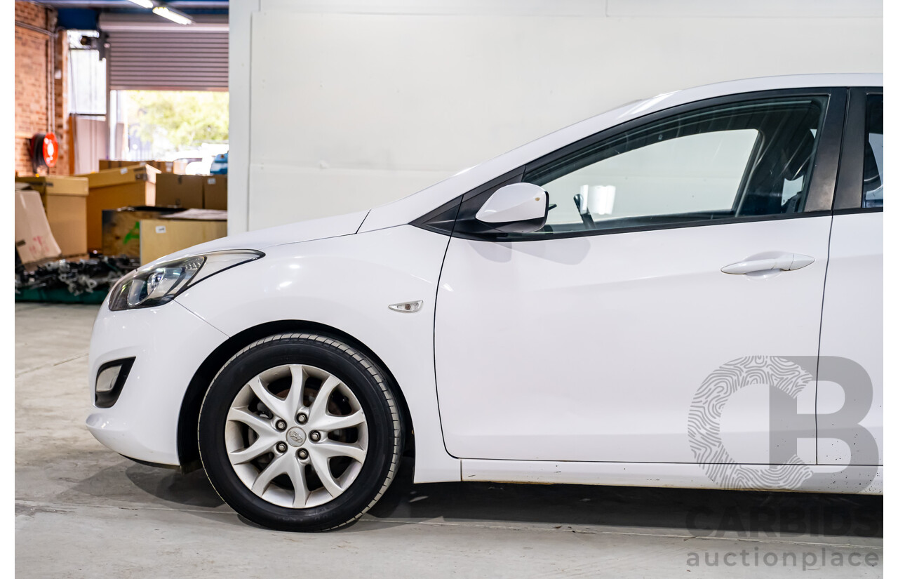 8/2015 Hyundai i30 Active GD MY14 5d Hatchback White 1.8L