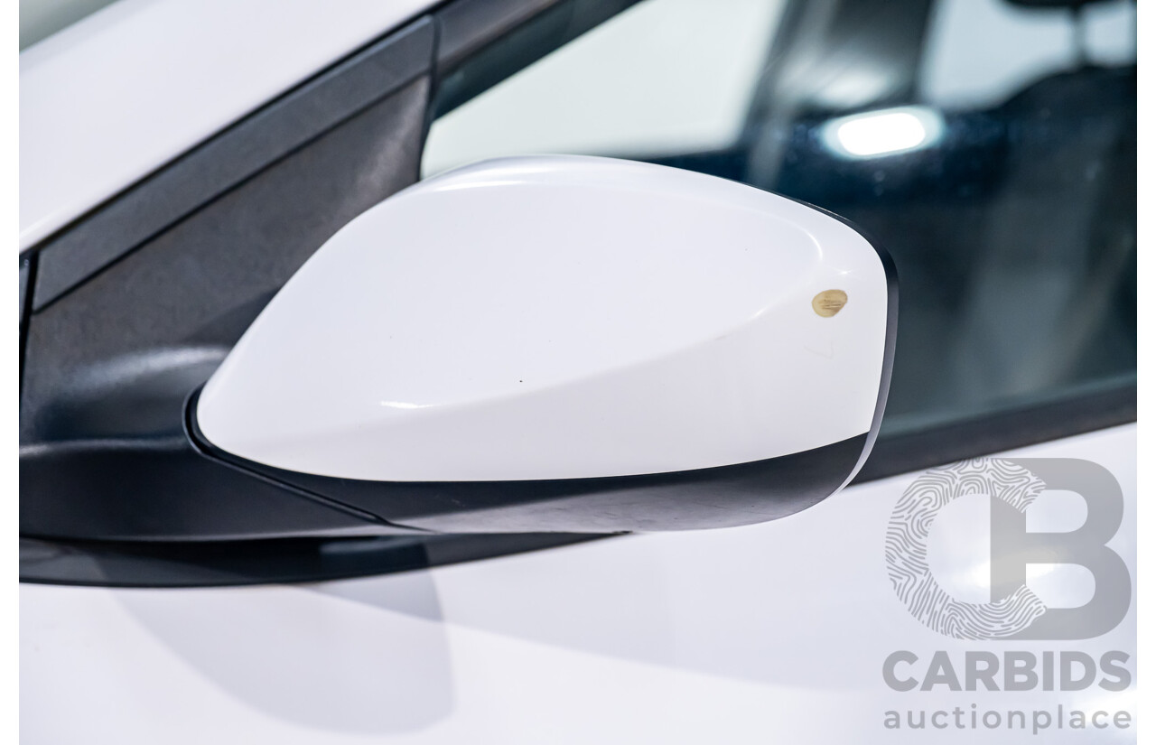 8/2015 Hyundai i30 Active GD MY14 5d Hatchback White 1.8L