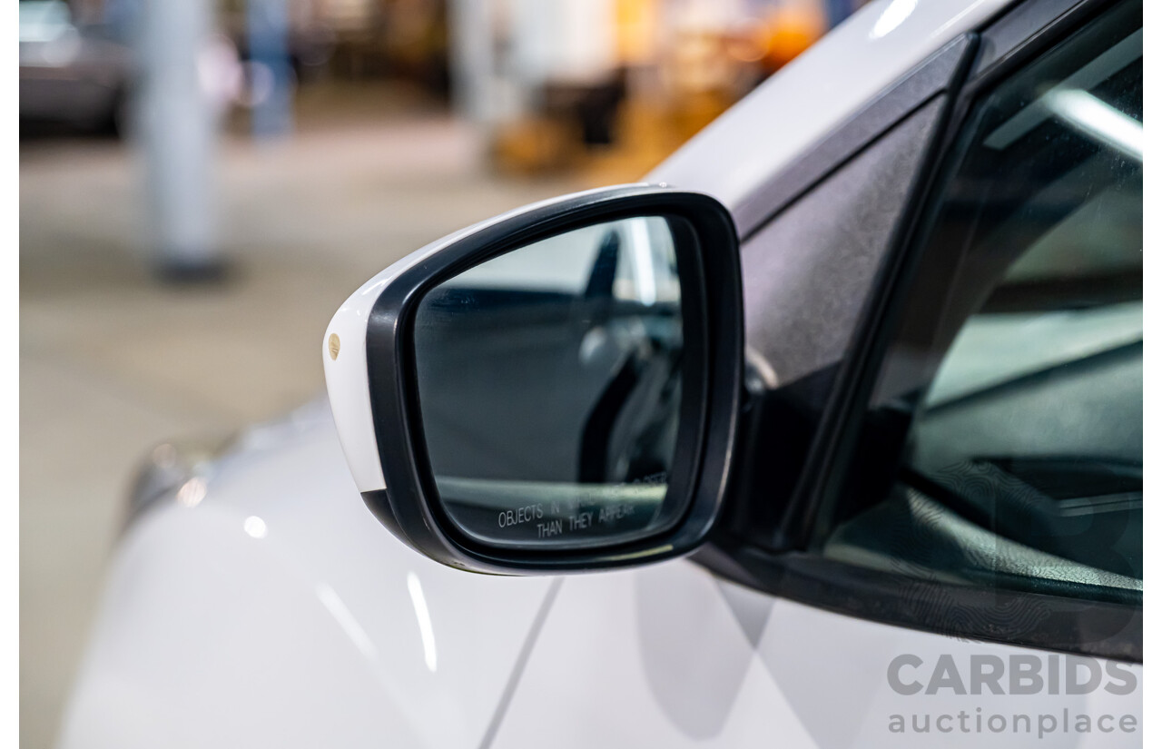 8/2015 Hyundai i30 Active GD MY14 5d Hatchback White 1.8L