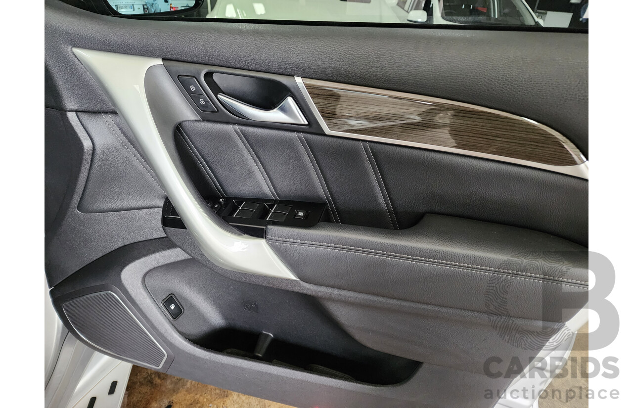 09/2015 Haval H9 PREMIUM (4x4) AWD  4D Wagon Silver 2.0L