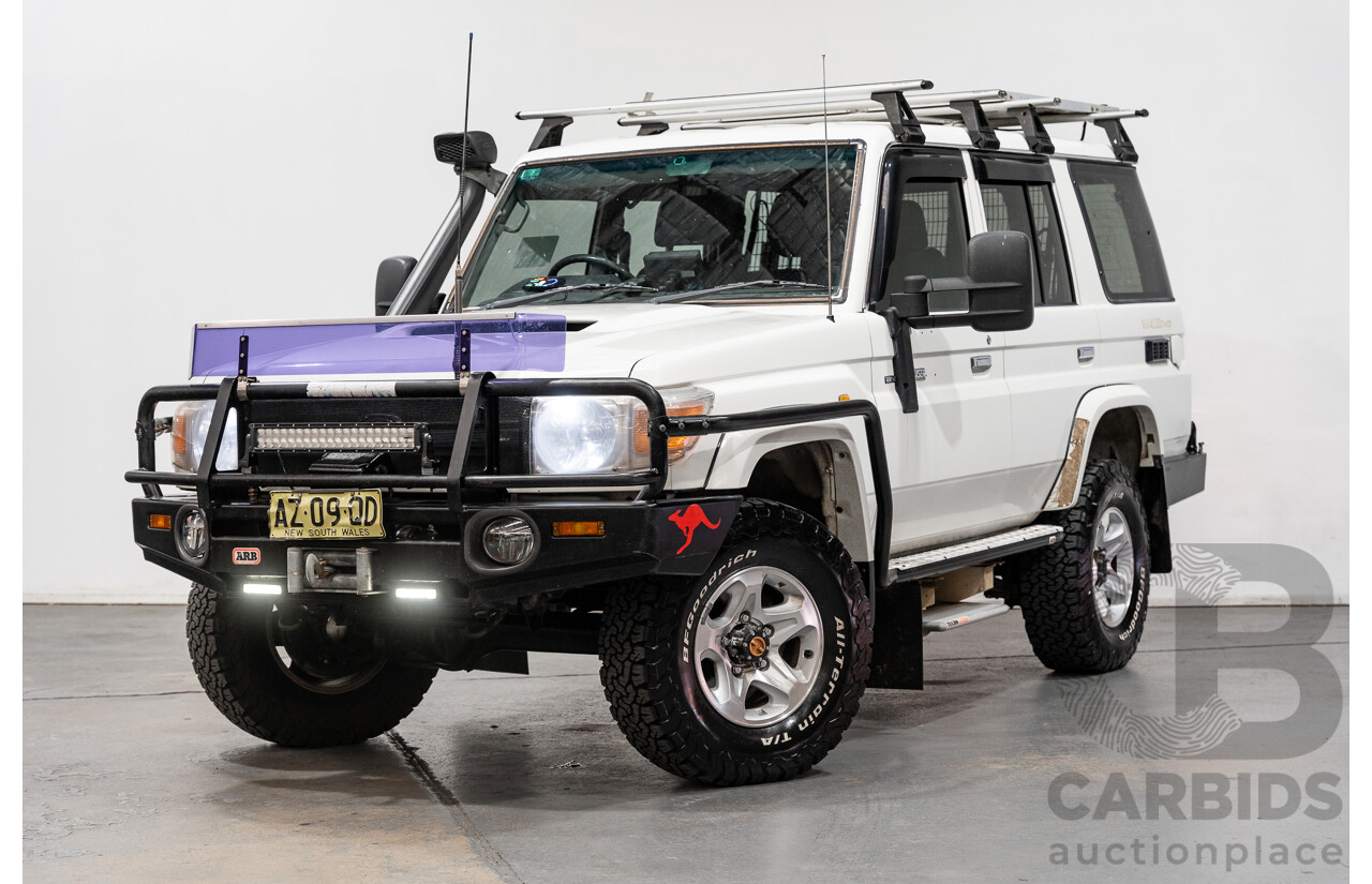 1/2009 Toyota Landcruiser GXL (4x4) VDJ76R 09 Upgrade 4d Wagon White Turbo Diesel V8 4.5L