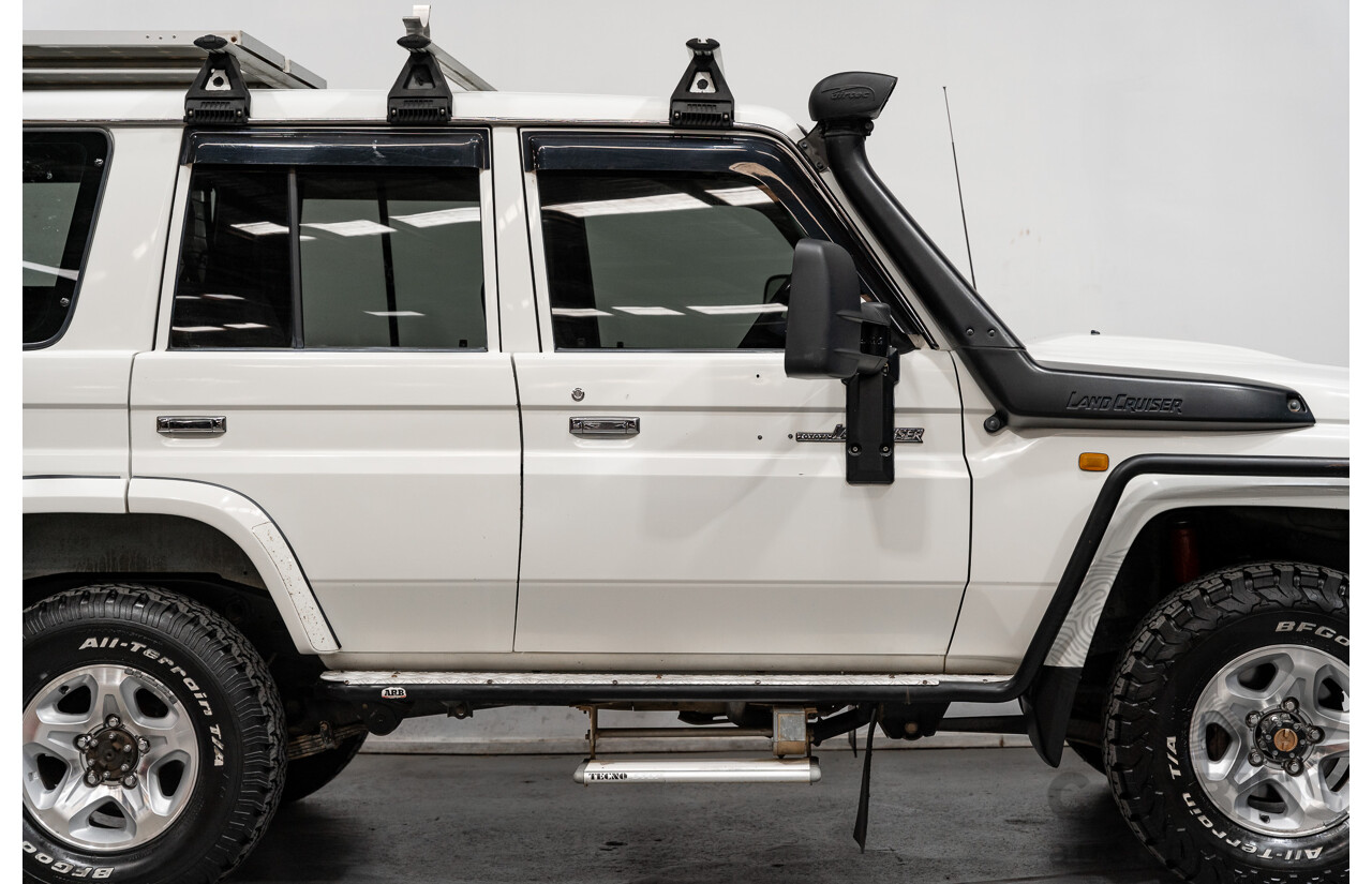 1/2009 Toyota Landcruiser GXL (4x4) VDJ76R 09 Upgrade 4d Wagon White Turbo Diesel V8 4.5L