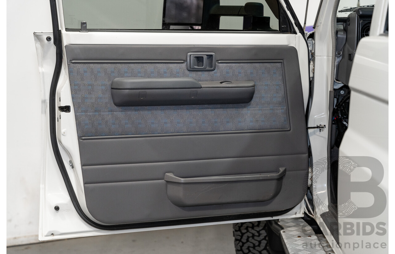 1/2009 Toyota Landcruiser GXL (4x4) VDJ76R 09 Upgrade 4d Wagon White Turbo Diesel V8 4.5L