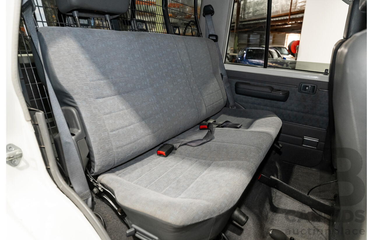 1/2009 Toyota Landcruiser GXL (4x4) VDJ76R 09 Upgrade 4d Wagon White Turbo Diesel V8 4.5L