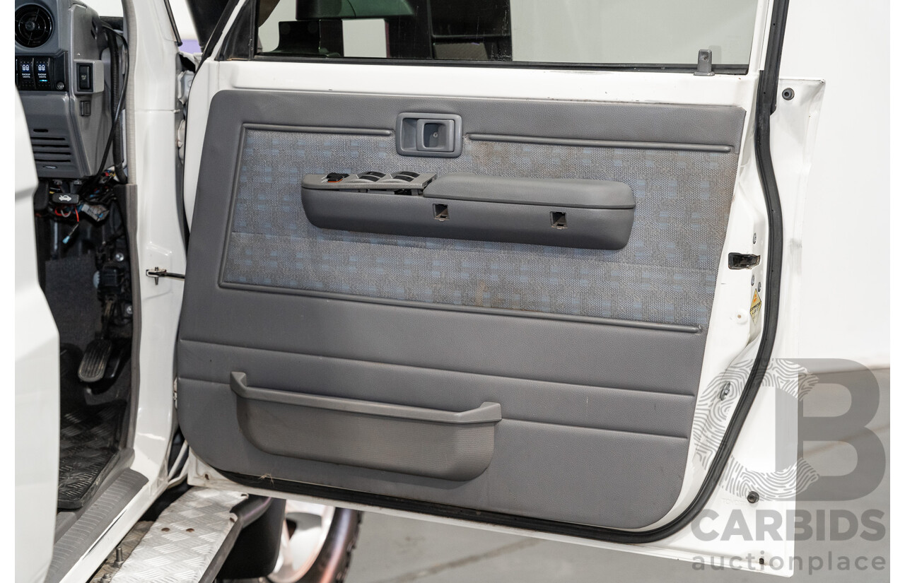 1/2009 Toyota Landcruiser GXL (4x4) VDJ76R 09 Upgrade 4d Wagon White Turbo Diesel V8 4.5L