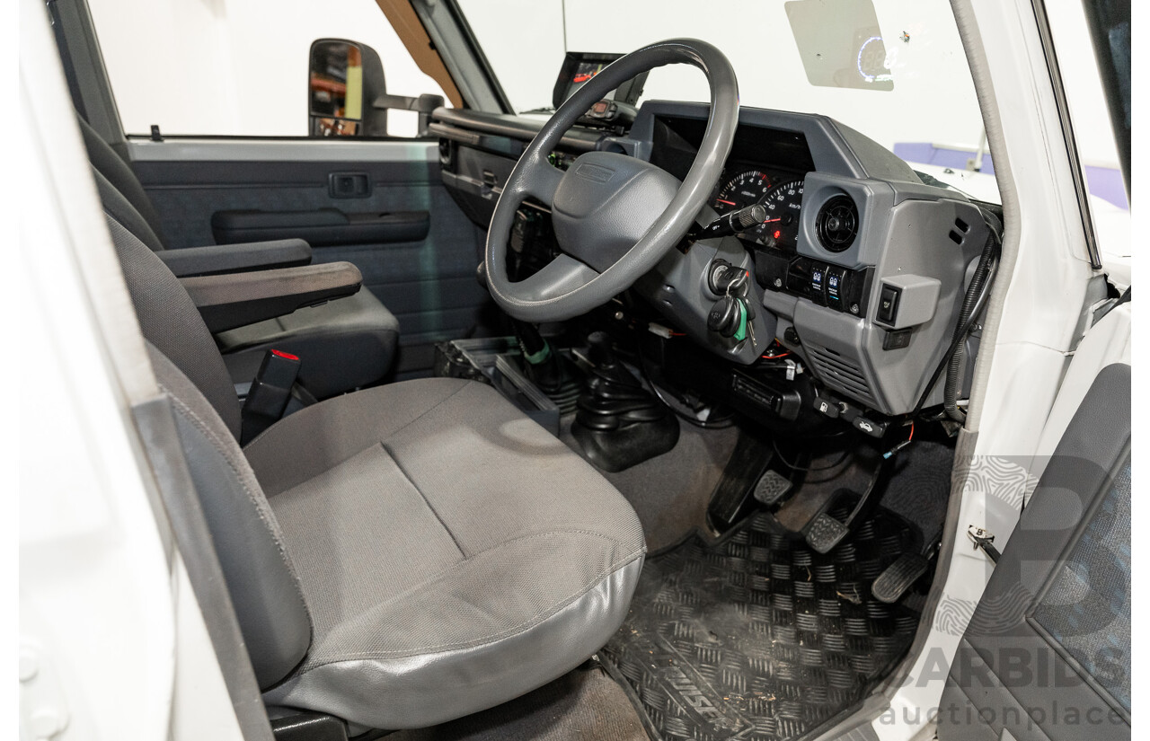 1/2009 Toyota Landcruiser GXL (4x4) VDJ76R 09 Upgrade 4d Wagon White Turbo Diesel V8 4.5L