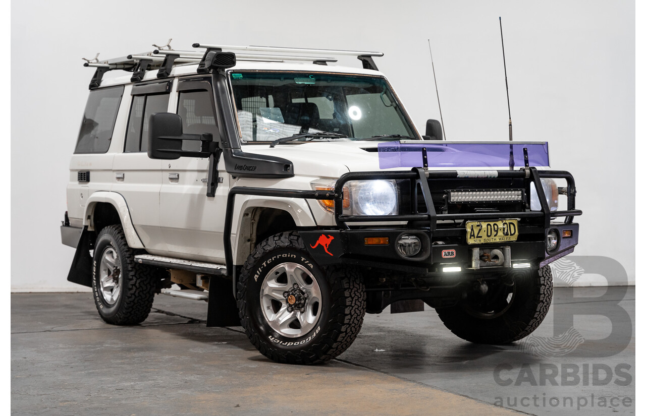 1/2009 Toyota Landcruiser GXL (4x4) VDJ76R 09 Upgrade 4d Wagon White Turbo Diesel V8 4.5L