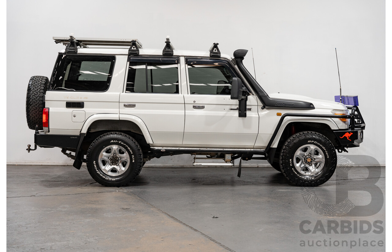 1/2009 Toyota Landcruiser GXL (4x4) VDJ76R 09 Upgrade 4d Wagon White Turbo Diesel V8 4.5L