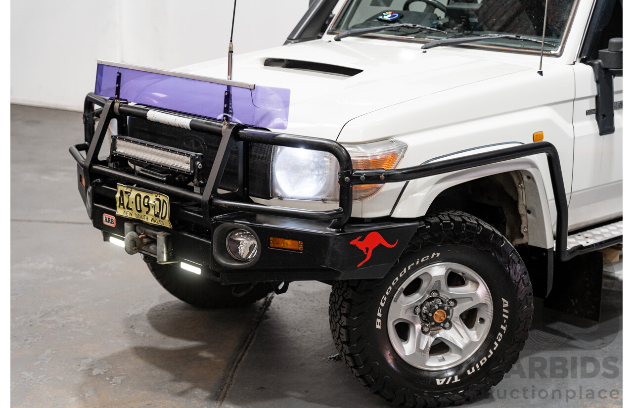 1/2009 Toyota Landcruiser GXL (4x4) VDJ76R 09 Upgrade 4d Wagon White Turbo Diesel V8 4.5L