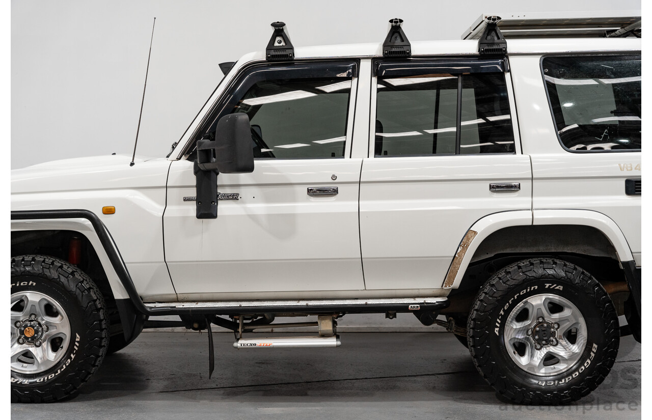 1/2009 Toyota Landcruiser GXL (4x4) VDJ76R 09 Upgrade 4d Wagon White Turbo Diesel V8 4.5L