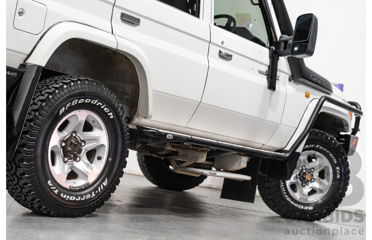 1/2009 Toyota Landcruiser GXL (4x4) VDJ76R 09 Upgrade 4d Wagon White Turbo Diesel V8 4.5L