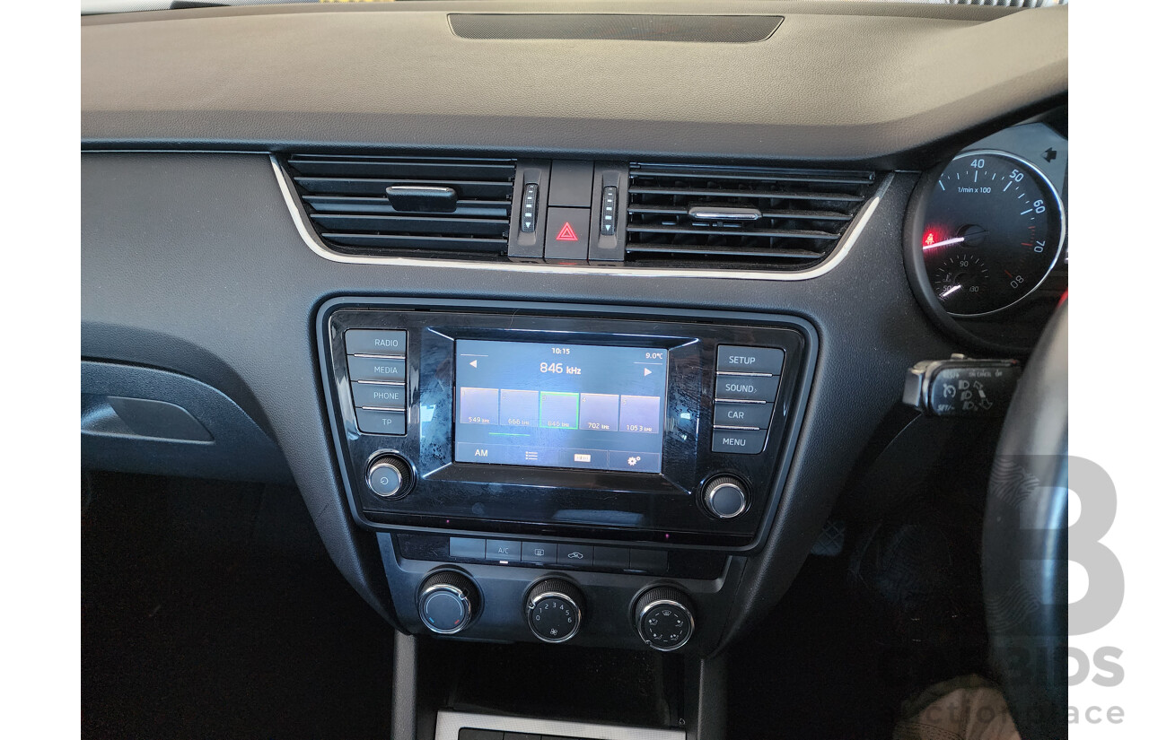 04/2014 Skoda Octavia 103 TSI AMBITION PLUS FWD NE 5D Hatchback White 1.4L