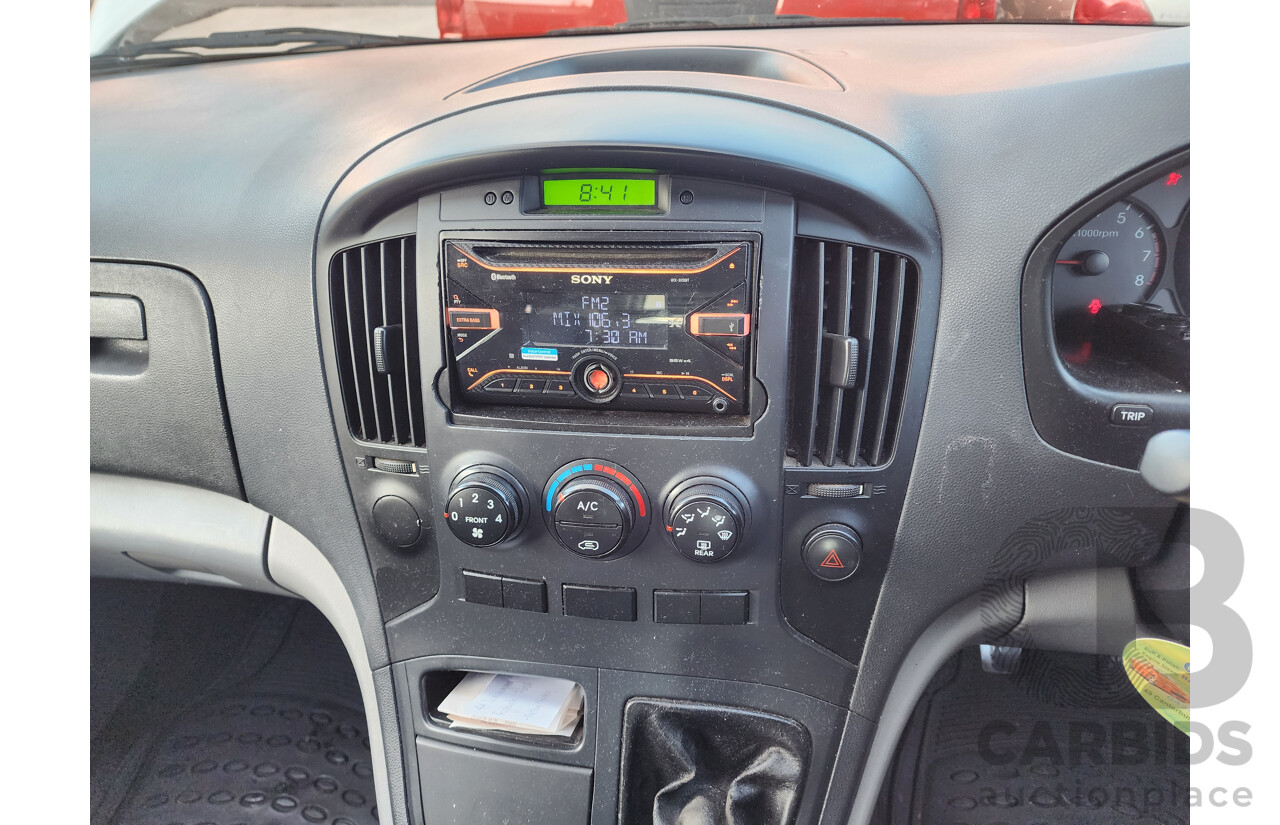 04/2012 Hyundai Iload  RWD TQ 4D Van White 2.4L