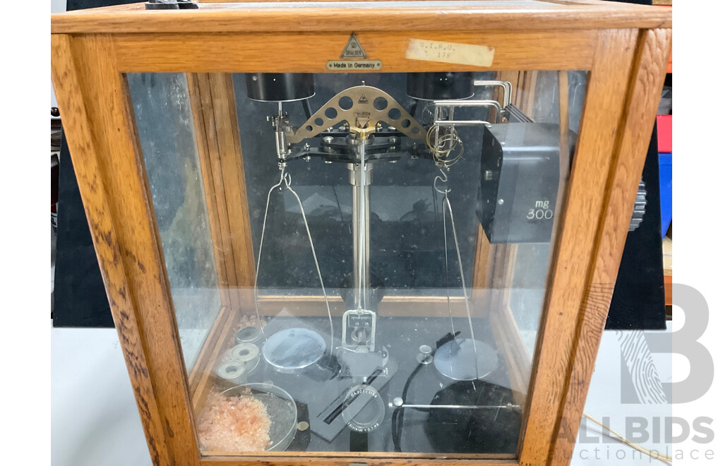 Vintage Sartorius-werke Analytical Balance Scales in Isolation Case Made in Germany