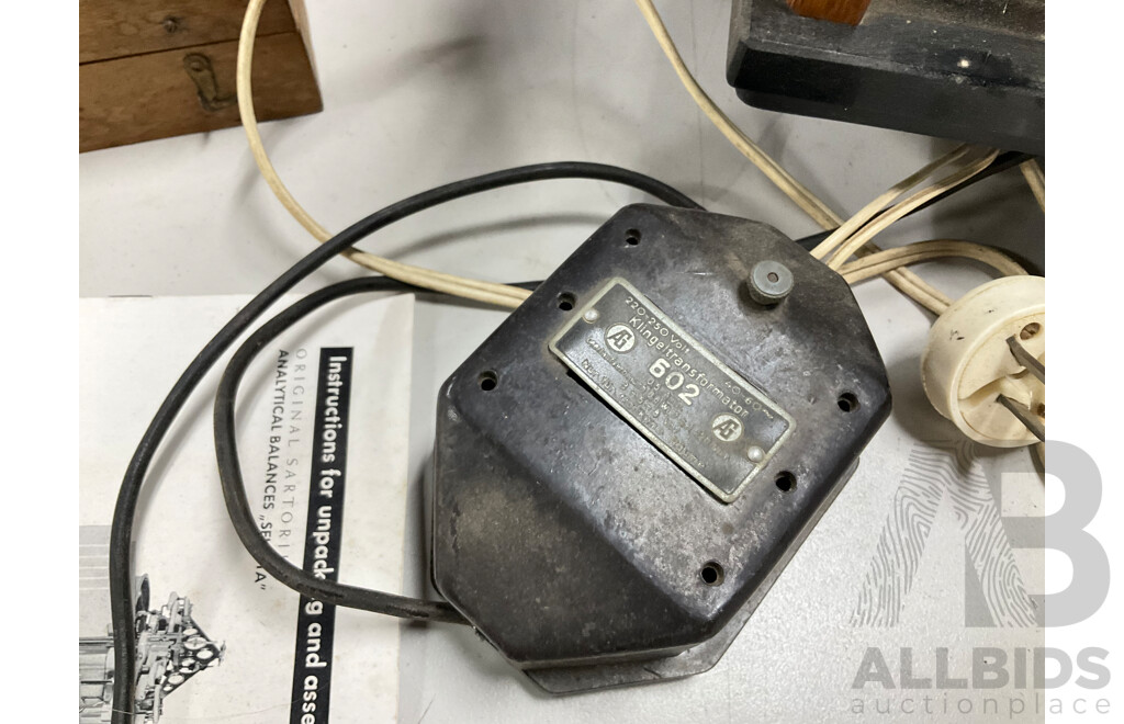 Vintage Sartorius-werke Analytical Balance Scales in Isolation Case Made in Germany