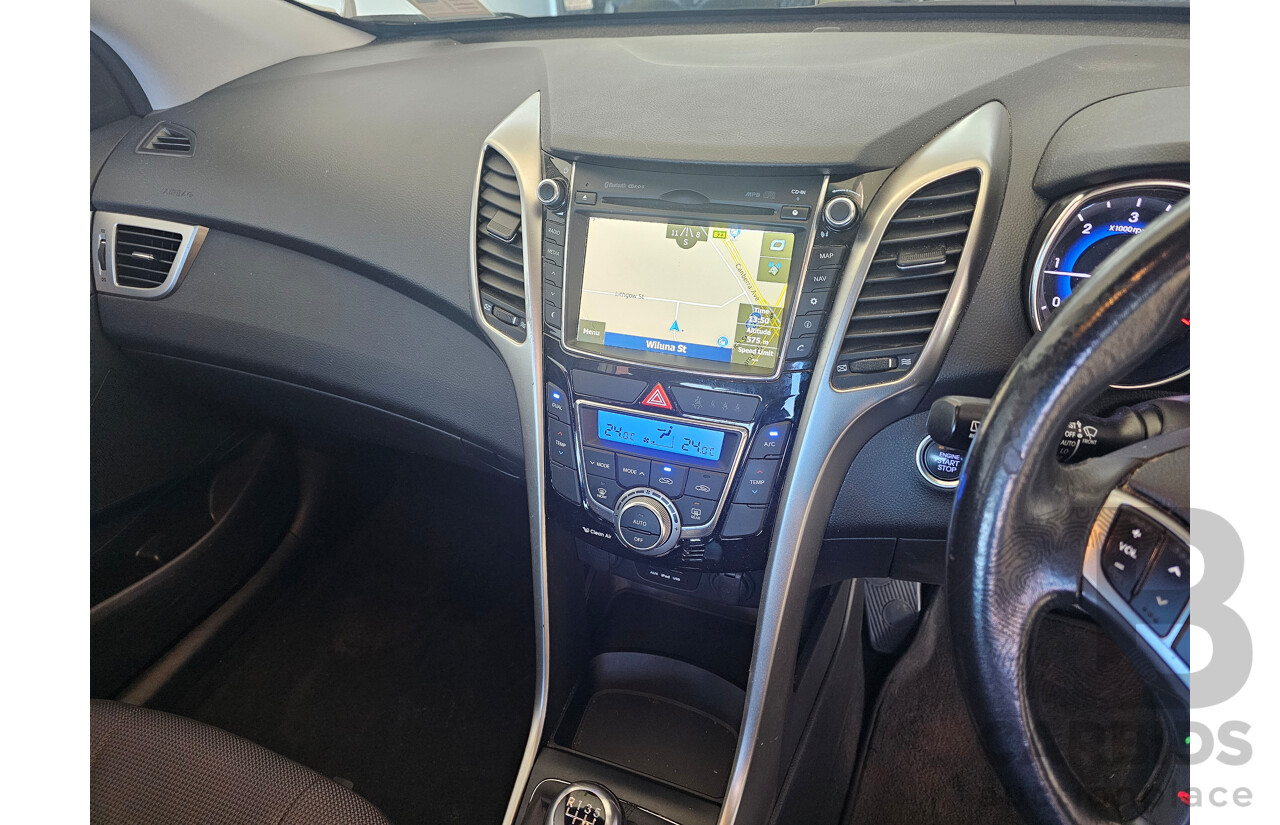 9/2012 Hyundai i30 Elite 1.6 CRDi GD 5d Hatchback White 1.6L