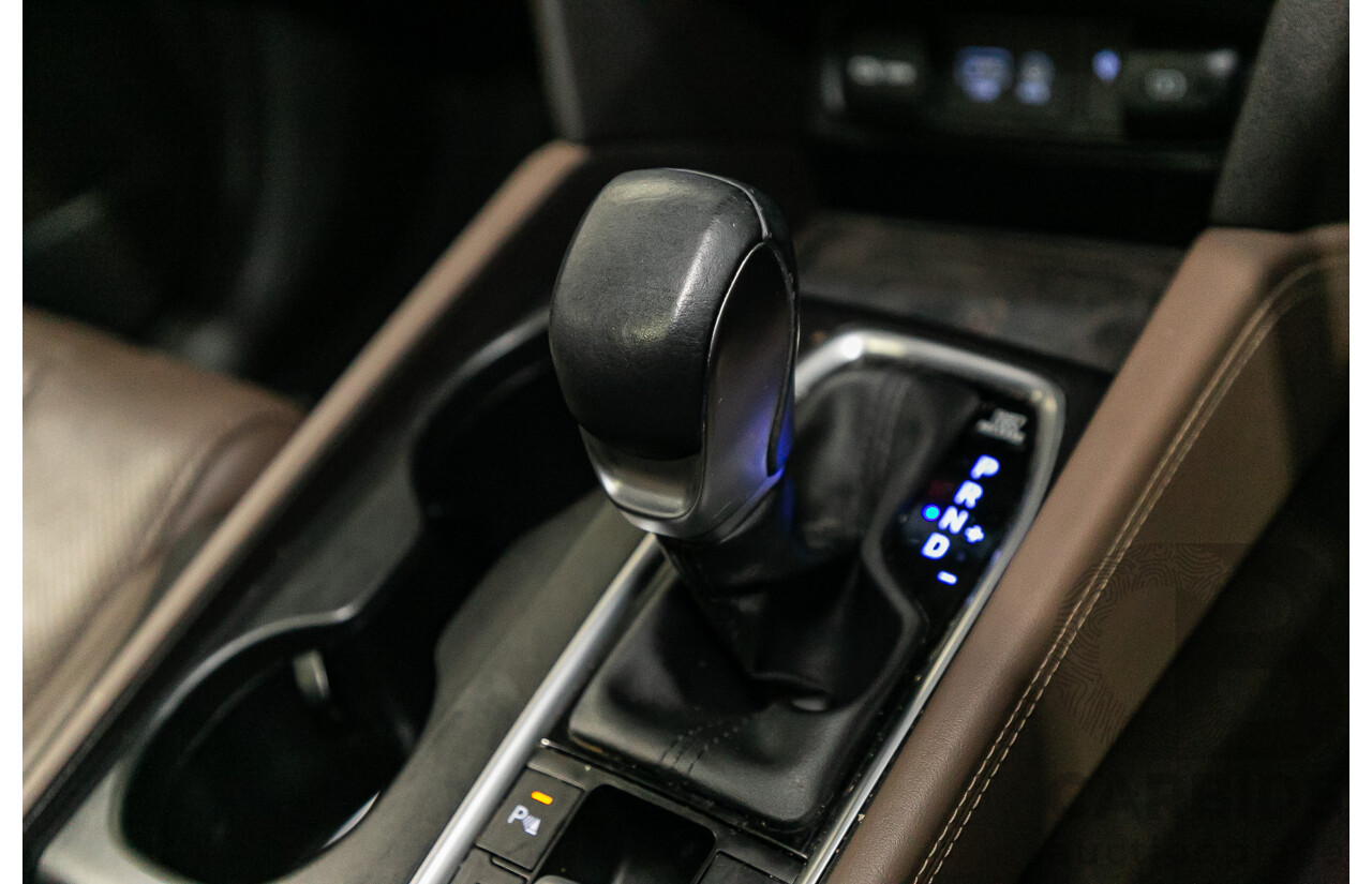 11/2018 Hyundai Santa Fe Highlander (4x4) TM MY19 4d Wagon Phantom Black Turbo Diesel 2.2L - 7 Seater